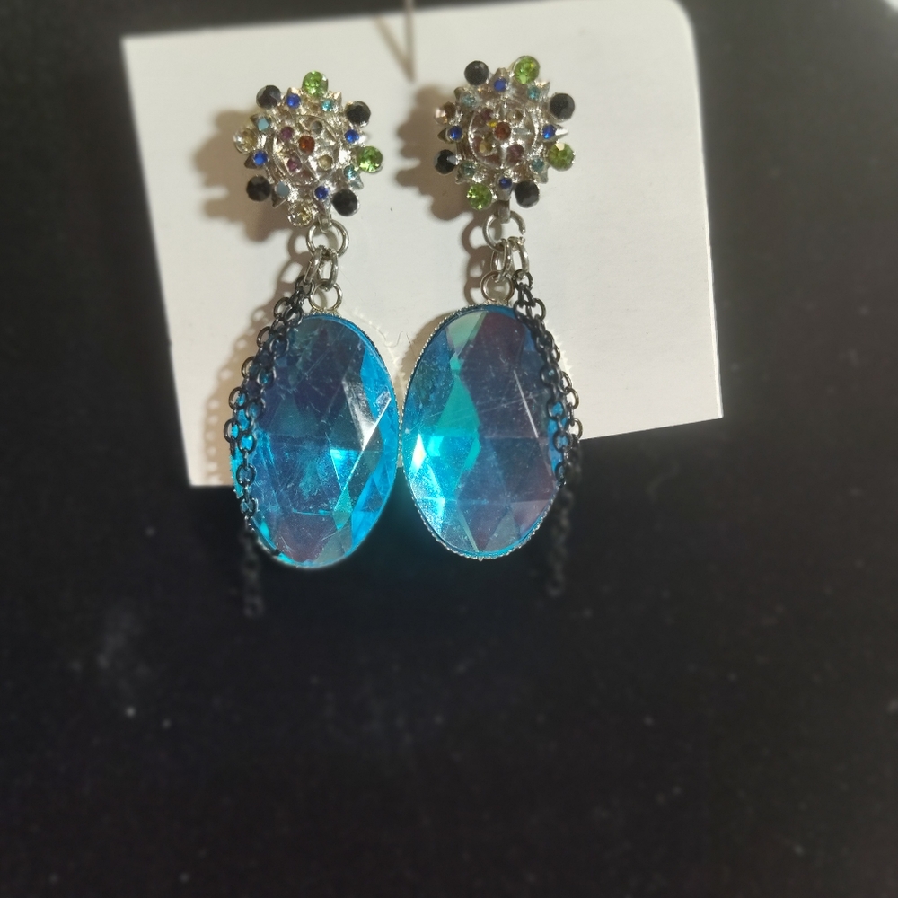 Elegant Blue and Silver Tone Setting Earrings